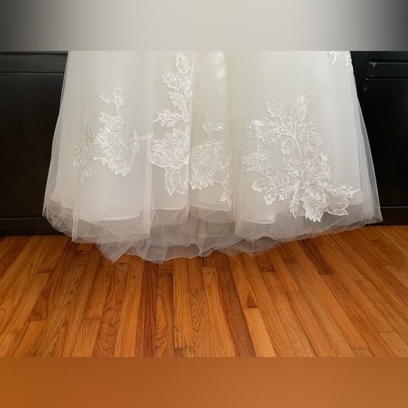 Nouvelle Amsale Miranda Gown - Picture 12 of 14